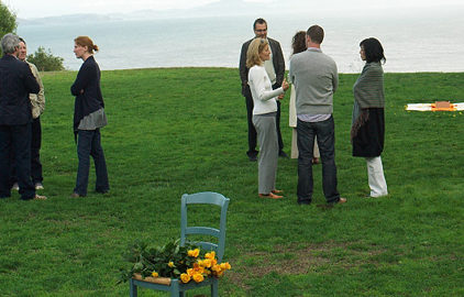 How to plan a memorial service for a loved one