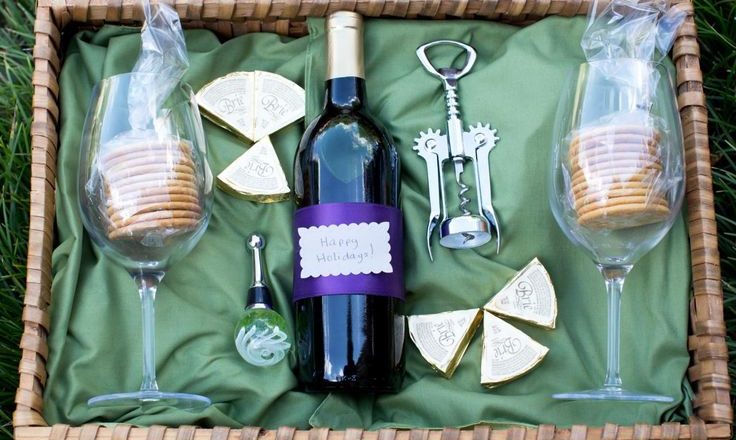 Homemade holiday gift baskets, alcohol gift baskets tips