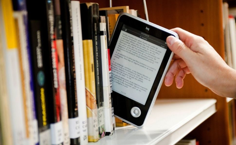 Paper or eBooks Packing Light for a Summer Holiday: The Essential List